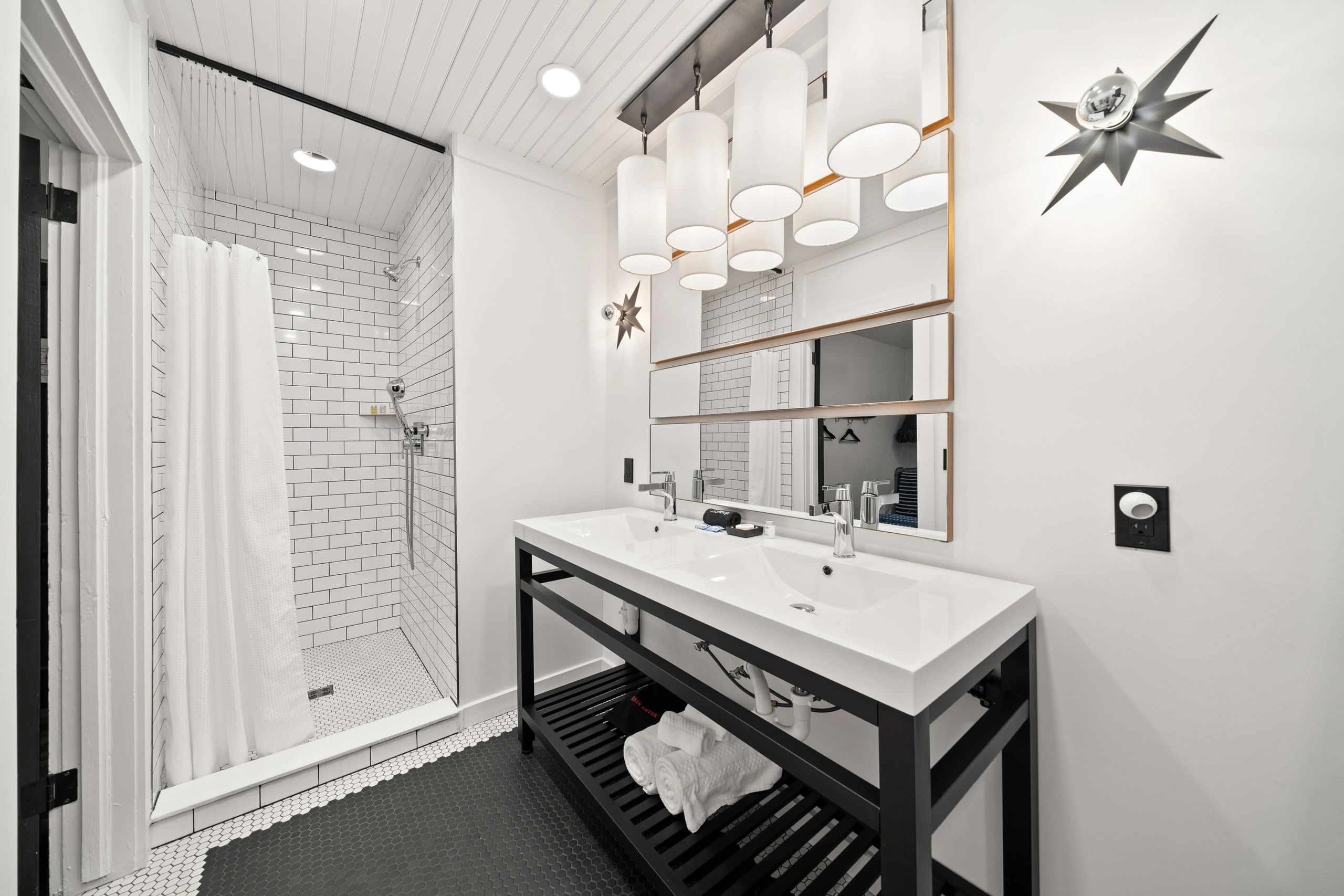 Room 204 detail